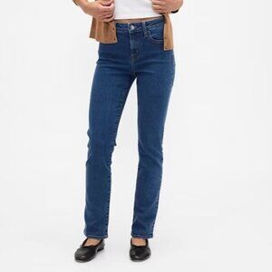 NWOT Gap Mid Rise Classic Straight Jeans